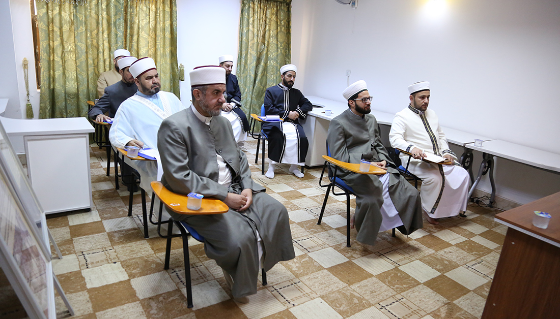 كربلاء:ائمة مساجد من الفلوجة والانبار وبغداد تزور مرقد الامام الحسين