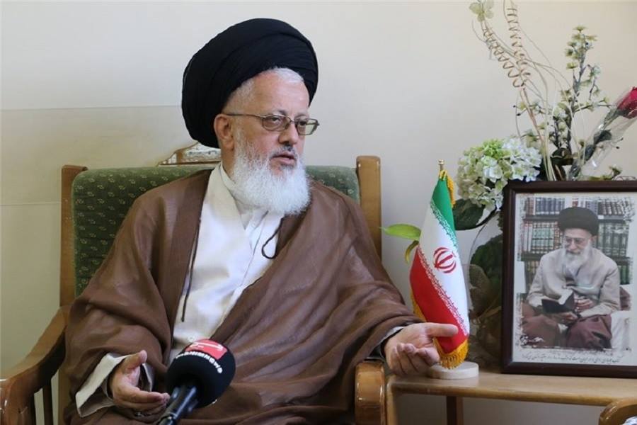 ممثل السيد الخامنئي يصدر بيانا حول الموقف العراقي اتجاه ايران:العبادي مهزوم نفسيا اتجاه امريكا