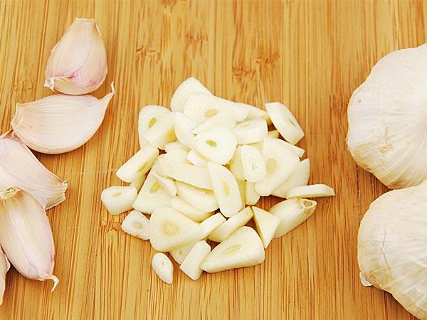 هل يخلصك الثوم من الوزن الزائد؟ إليك الإجابة