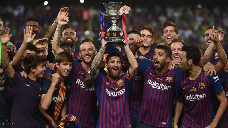 ميسي يتوج بأول ألقابه كقائد لبرشلونة