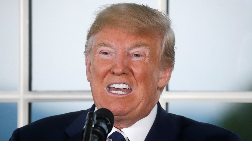 ترامب يطلب وقف أجور رياضيين لا ينشدون النشيد الوطني