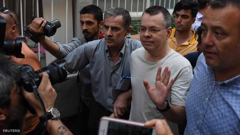 تركيا ترفض الإفراج عن القسّ رغم تحذيرات واشنطن