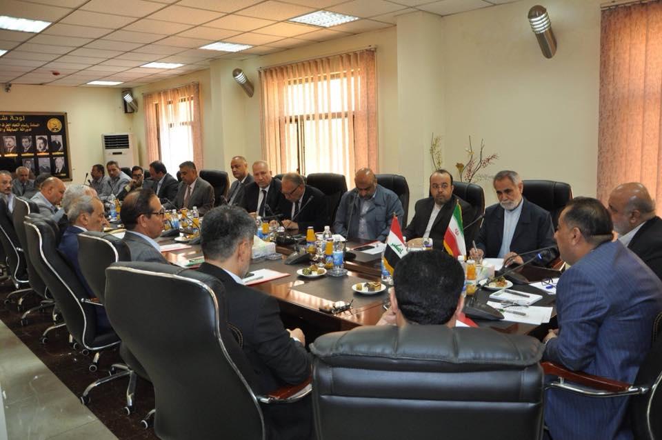 تجار العراق يلتقون بالسفير الايراني والاخير يؤكد ان بلاده لاتزال تصدر الكهرباء والغاز للعراق