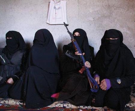 ام مقداد مسؤولة الانبار وام هاجر بتلعفر.. تعرف على ابرز قياديات كتيبة الخنساء الداعشية