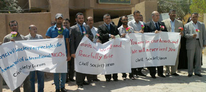 ناشطون كربلائيون يستنكرون التفجيرات الاخيرة ويستذكرون اغتيال مبعوث الامم المتحدة سيرجيو ديميلو+صورة