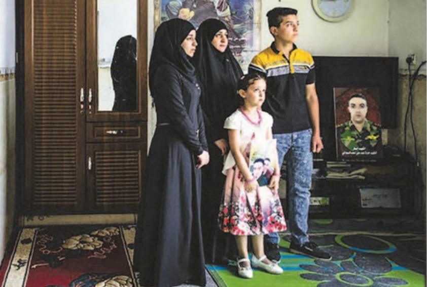 العبادي يكرّم عائلة الشهيد السوداني الذي اخترق داعش