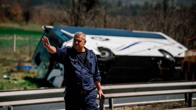 استقالة 3 وزراء بعد انقلاب حافلة !