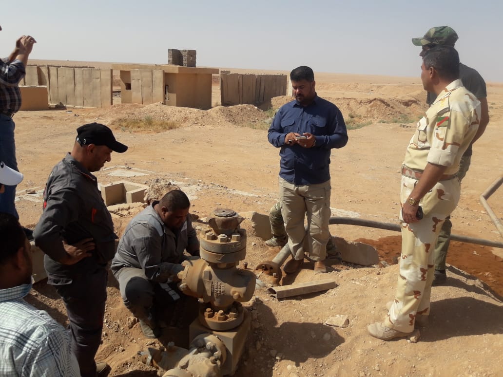 الحشد الشعبي ووزارة النفط يغلقون آبار التهريب والجيش يوفر الحماية لحقل عكاس (صور)