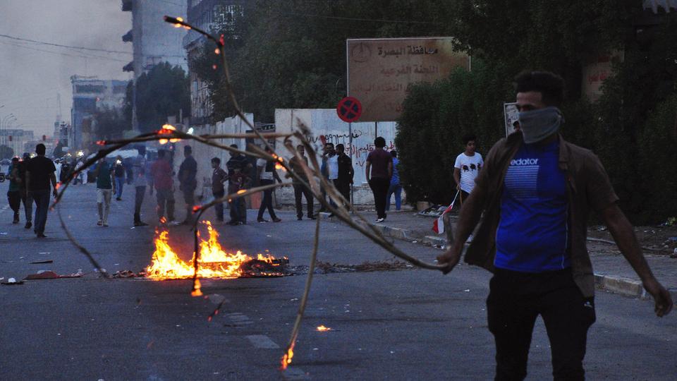 العمل العراقي يدعو الحكومة الى حل أزمة البصرة بحكمة بعيدة عن العنف