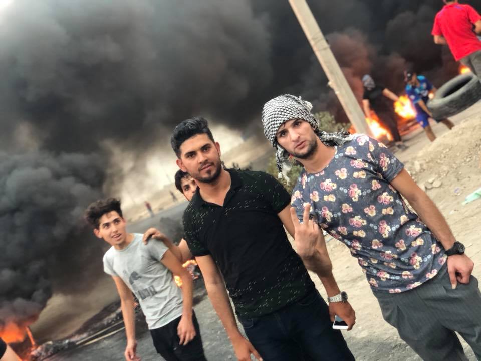 اصابة متظاهرين اثنين بعد محاولتهما حرق الاطارات امام المجلس المحلي بالزبير