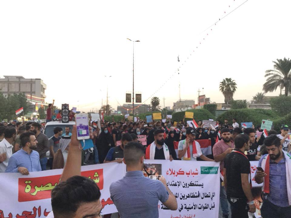 بالصور:تظاهرة سلمية وسط كربلاء تضامنا مع البصرة