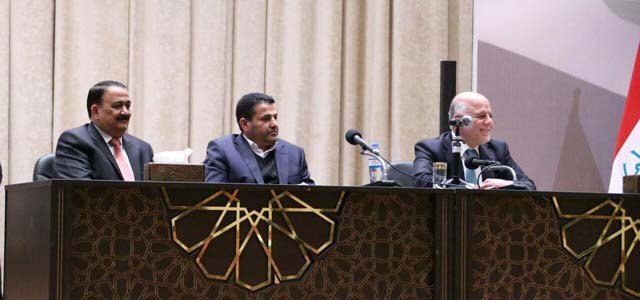 العبادي واربع وزراء يصلون مبنى البرلمان