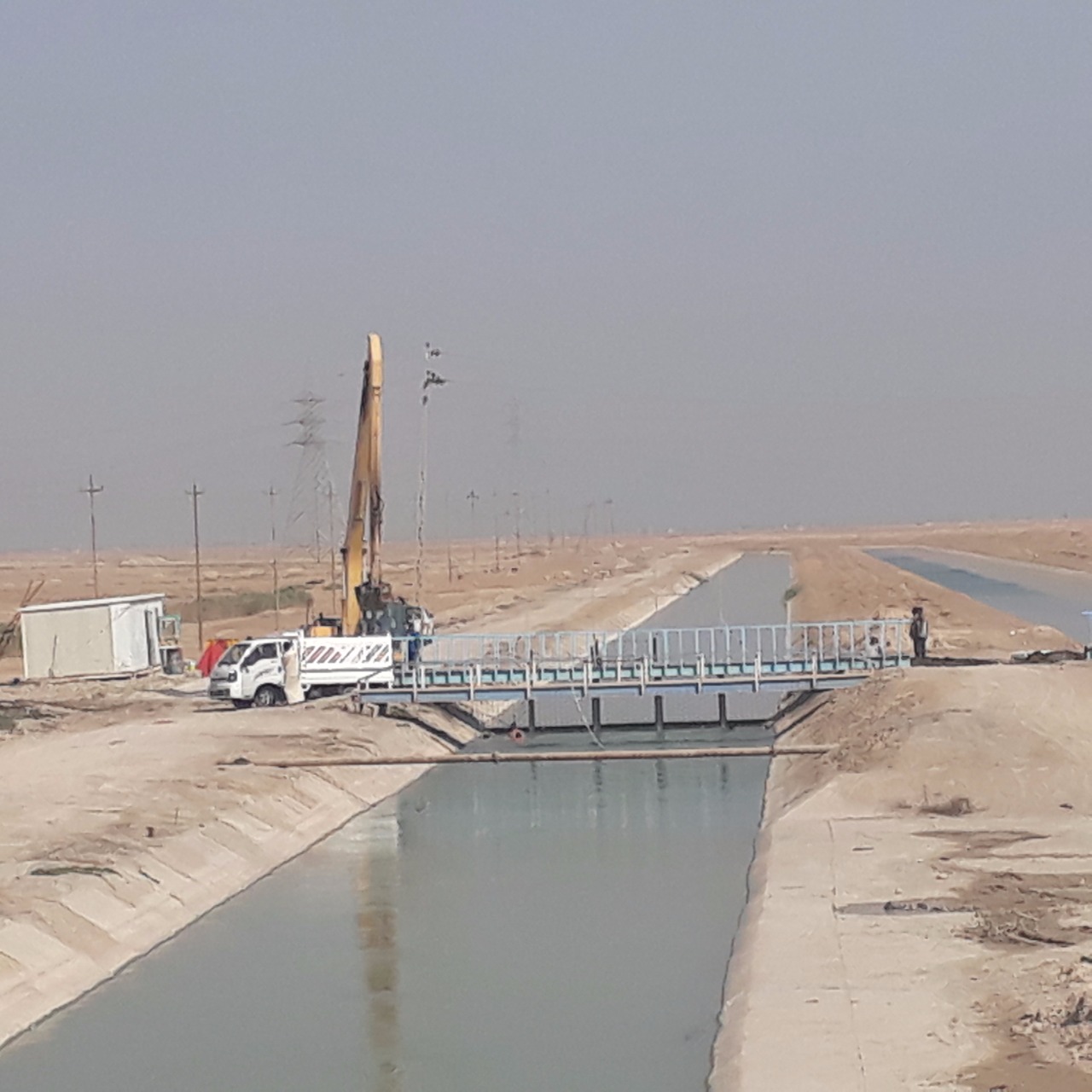 خلية الخدمة التابعة للعتبة الحسينية تطالب المعنيين برفع التجاوزات انابيب عن محطة (r0) في البصرة