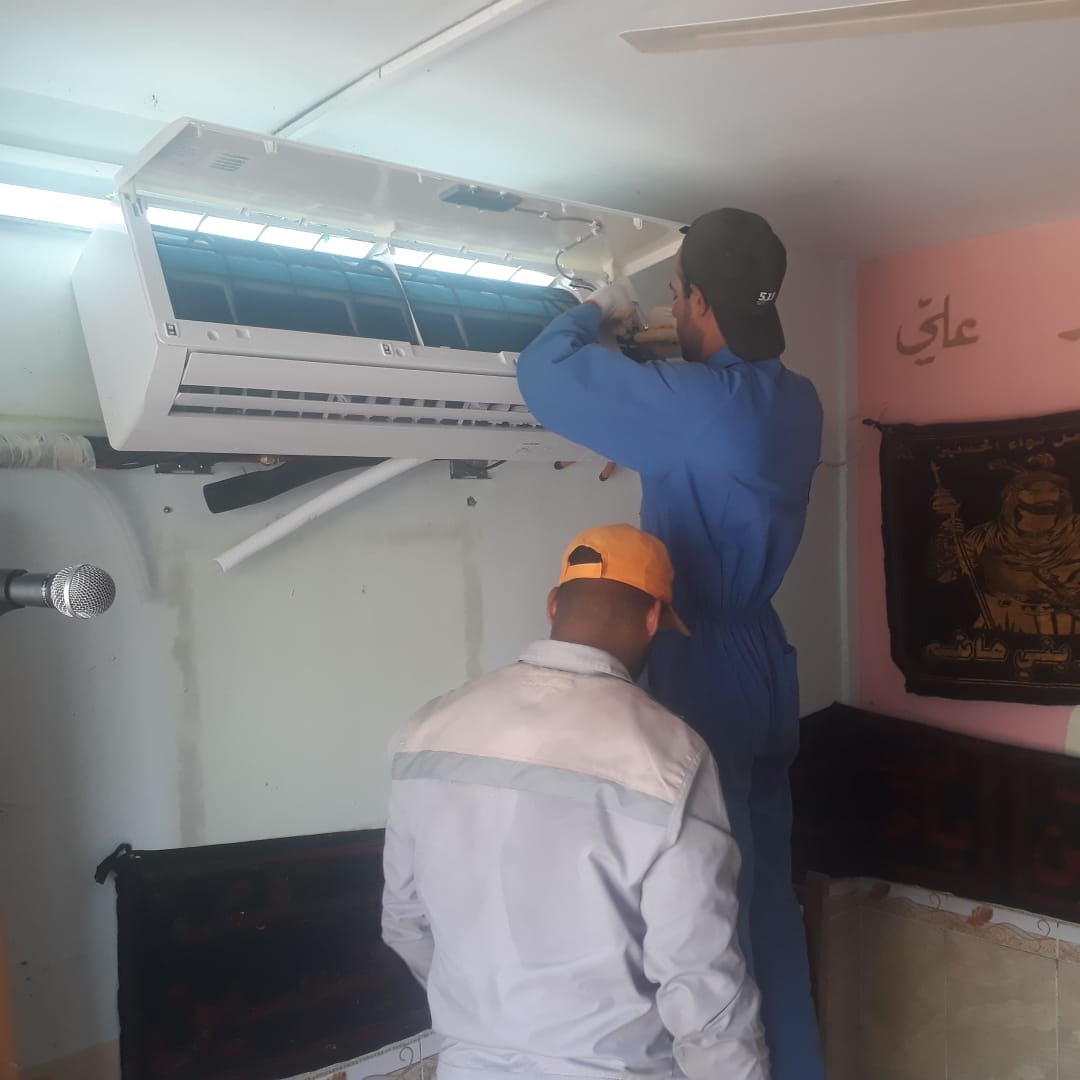 بالصور.. العتبة الحسينية تجهز محطة (r0) في البصرة بأجهزة تبريد حديثة