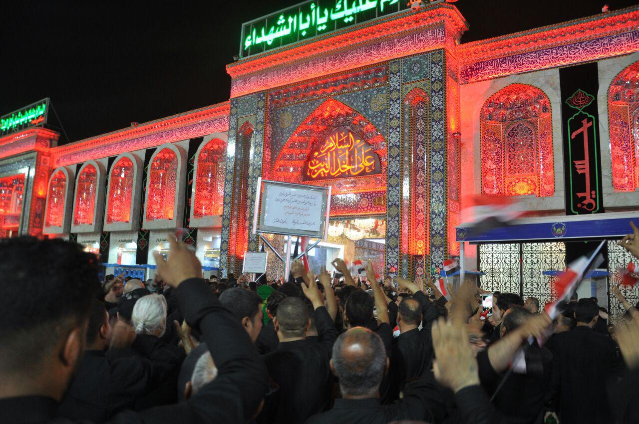 بالصور .. مراسيم عاشوراء تنتقد أحزاب السلطة  وأداء مجلس كربلاء  والمشاريع الوهمية