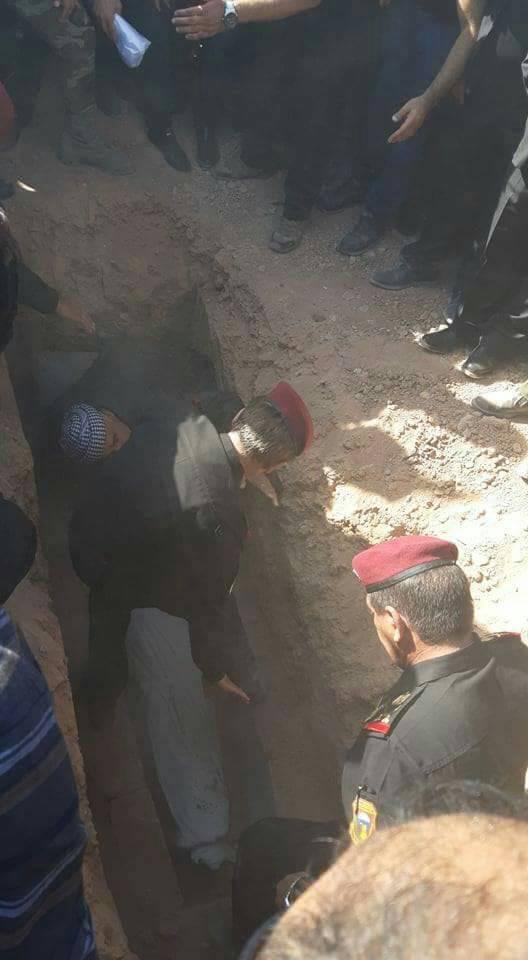 بالصور:لحظات دفن قائد العمليات الخاصة الأولى اللواء فاضل برواري