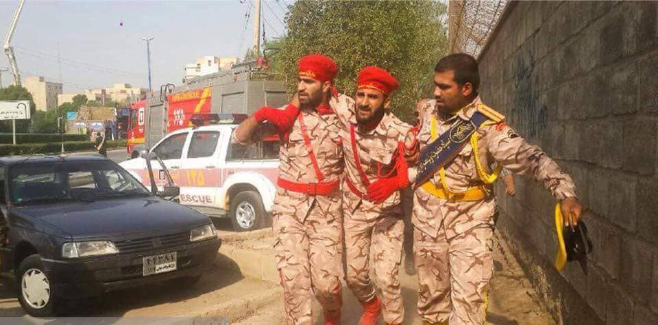 بالصورة.. قتلى وجرحى بهجوم خلال عرض عسكري في ايران