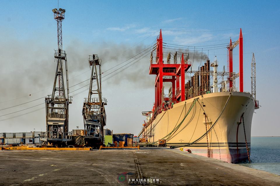 المنافذ الحدودية: ضبط اربع شاحنات تحمل مواد مخالفة للضوابط بميناء أم قصر