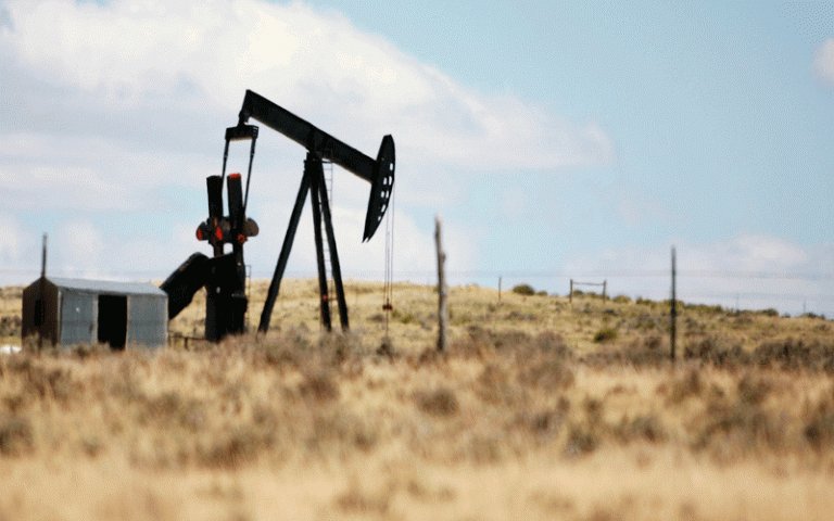 النفط يرتفع فوق 80 دولارا للبرميل