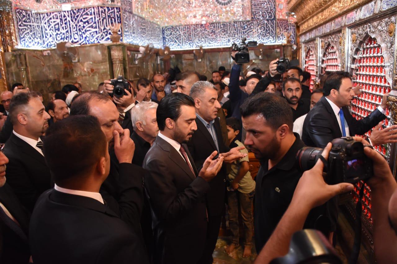 بالصور.. رئيس البرلمان الجديد يزور مرقد الامام علي بن ابي طالب (ع)
