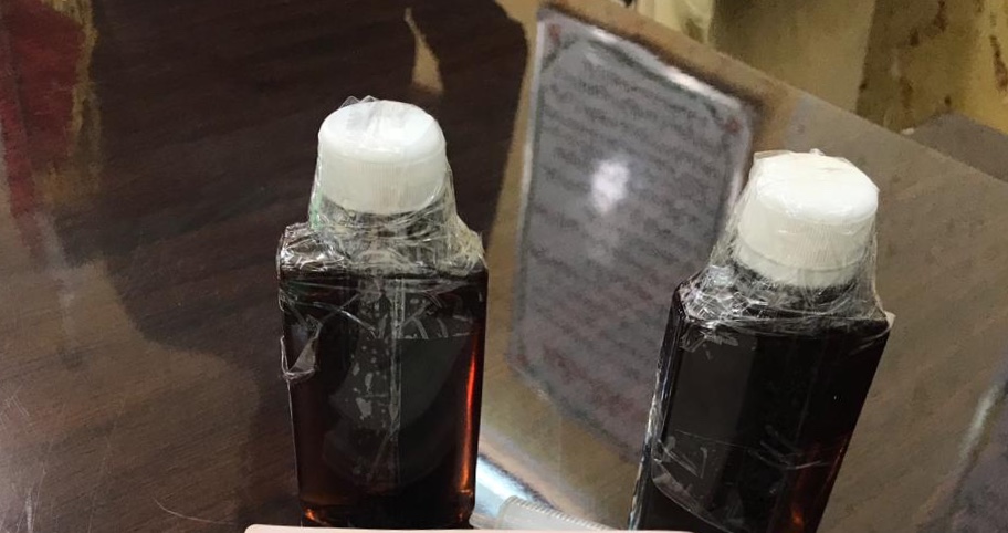 بالصورة.. اعتقال ايراني حاول ادخال مادة مخدرة سائلة الى العراق