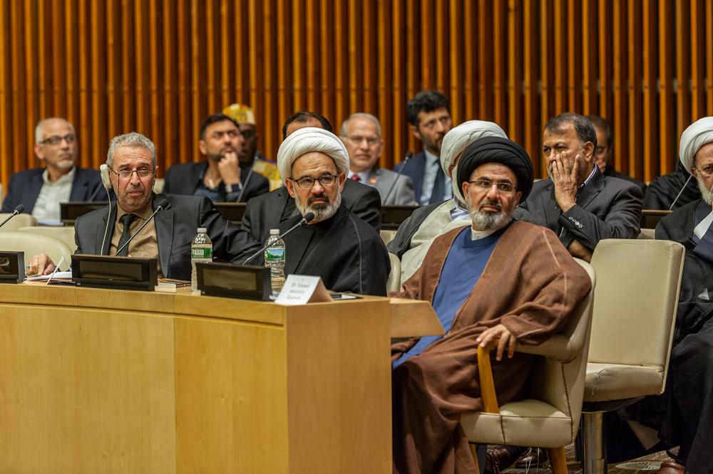 بالصور:وفد العتبة الحسينية الى نيويورك يوصل رسالة من مرقد الامام الحسين الى الامم المتحدة