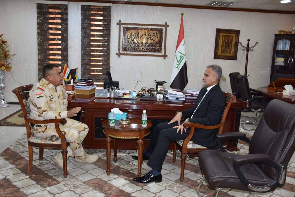 قائد عمليات البصرة يتفقد القوات المتواجدة في شركة لوك اويل النفطية حقل غرب القرنة ٢