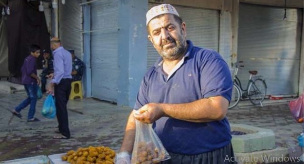 بالصورة.. بائع متجول يصبح برلمانيا في العراق