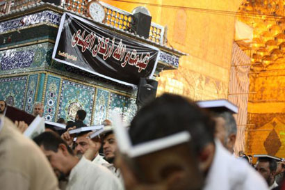 المسلمون يحييون ليلة استشهاد امير المؤمنين عليه السلام وليلة القدر الثانية في النجف