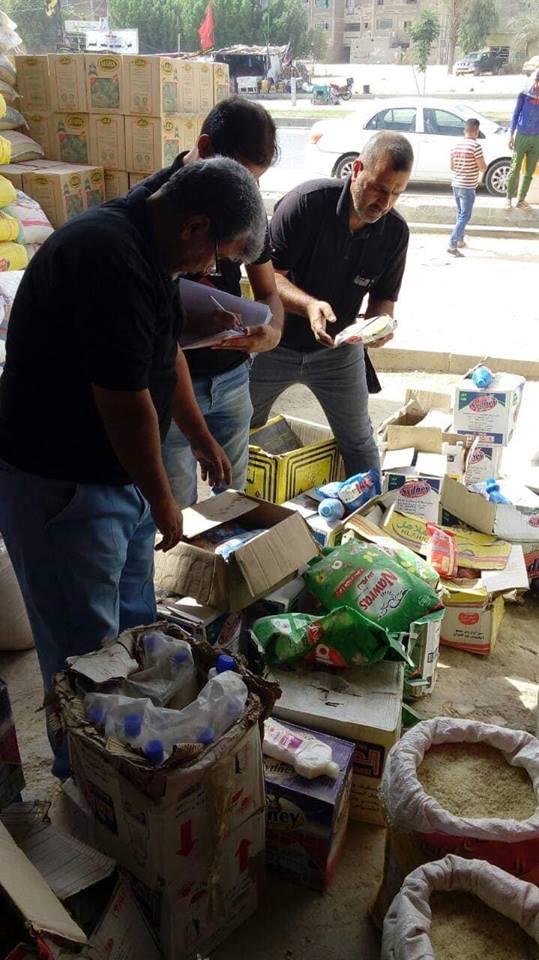 كربلاء:اتلاف ( 10) أطنان من المواد الغذائية غير الصالحة للإستهلاك البشري وغلق عدد من المحال الصحية(مصور)