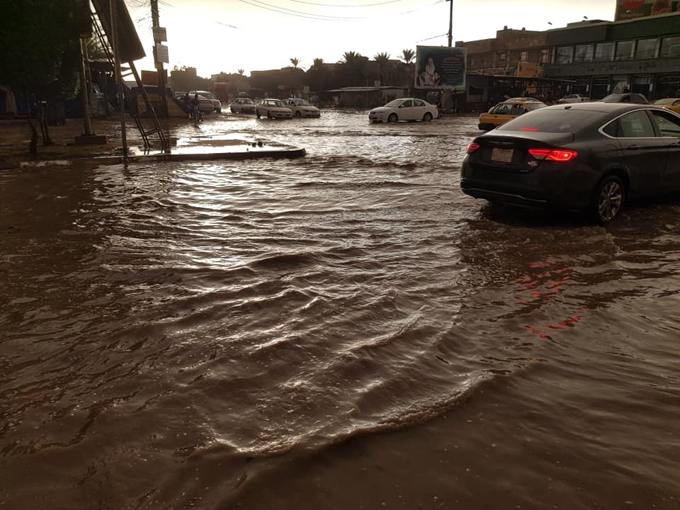 بالصور:غرق شوارع كربلاء وطفح مجاريها بسبب نصف ساعة مطرية