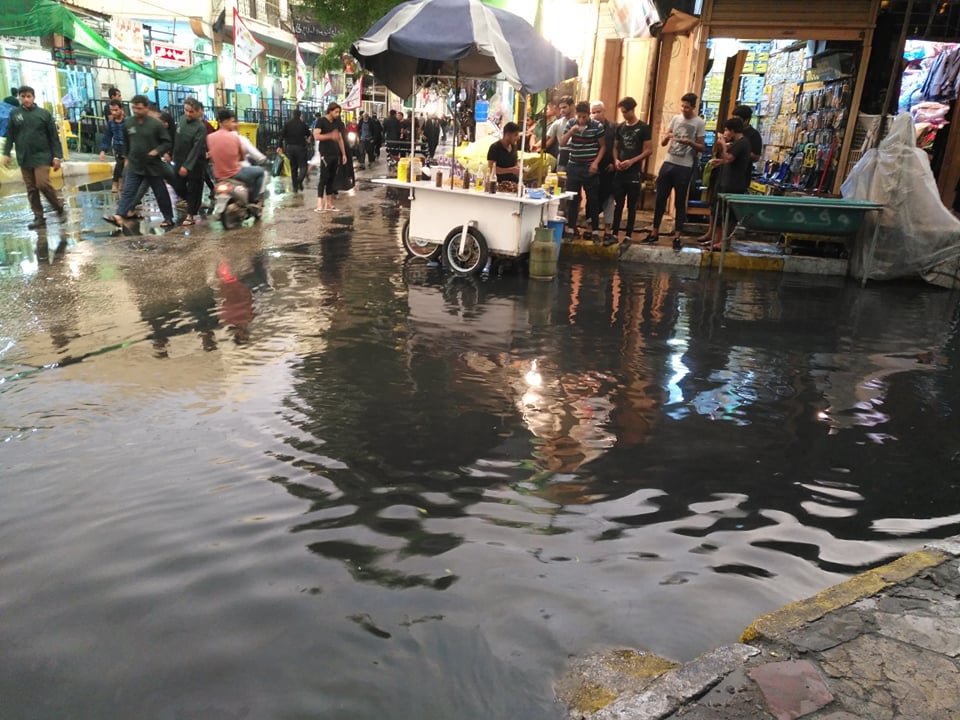 بالفيديو .. طفح المجاري بكربلاء بعد نصف ساعة مطرية