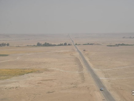 امطار غزيرة في بادية السلمان بالمثنى تشكل سيولاً