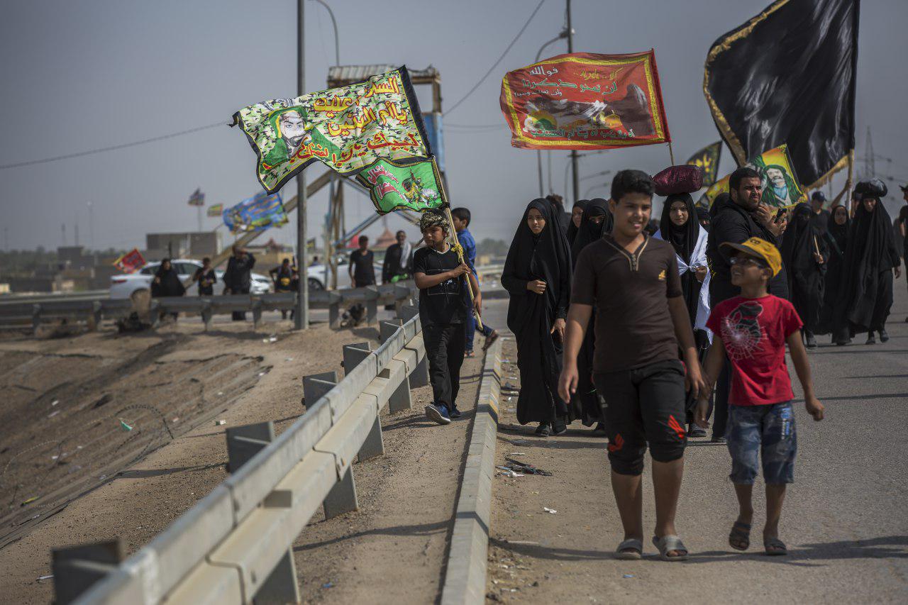 بالصور.. الزحف البشري الهادر صوب كربلاء