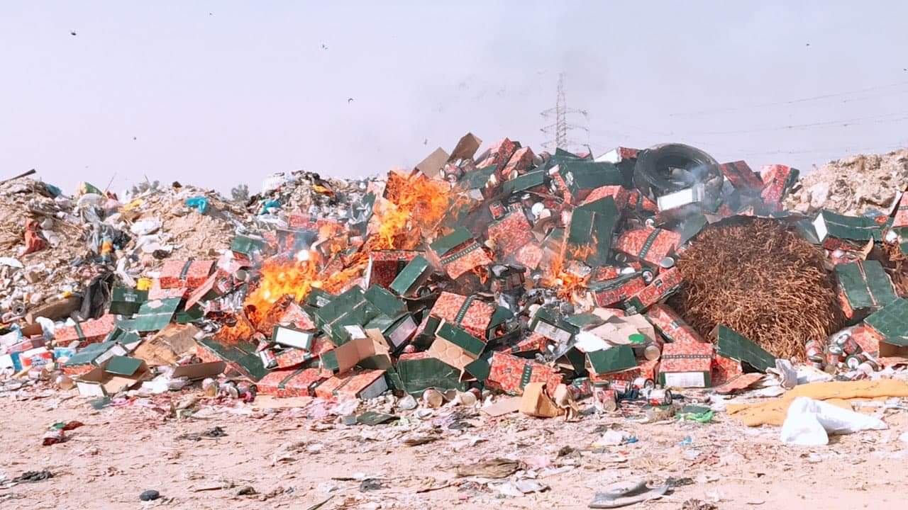 بالصور.. الصحة تعلن اتلاف 5 طن من معجون الطماطم في كربلاء