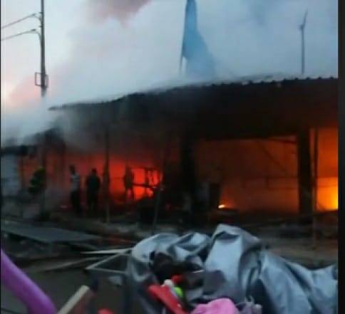 بالصور:حريق في أضخم الاسواق الشعبية في أربيل