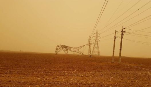 الكهرباء:  فقدان خط ستراتيجي شمالي العراق بسبب العواصف الشديدة