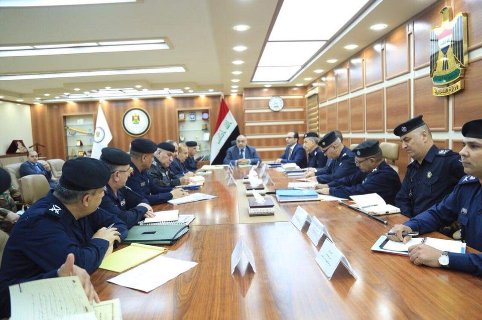 بالفيديو.. عبد المهدي يزور مقر الداخلية ويوجه بصياغة رؤية لتسلم الملف الأمني