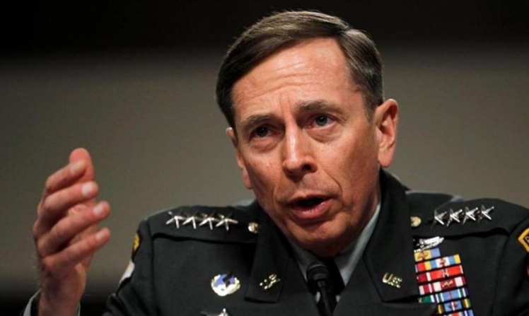 بترايوس: برلمان العراق يضم أشخاصاً كانوا في السجن