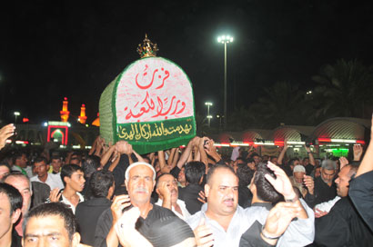 تشييع رمزي للامام امير المؤمنين علي بن ابي طالب في ذكرى استشهاده بكربلاء (مصور)