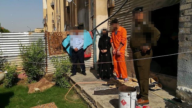 بالصورة ..  اعتقال شخص قتل زوج "عشيقته" بالتعاون معها وألقى جثته في سرداب ببغداد