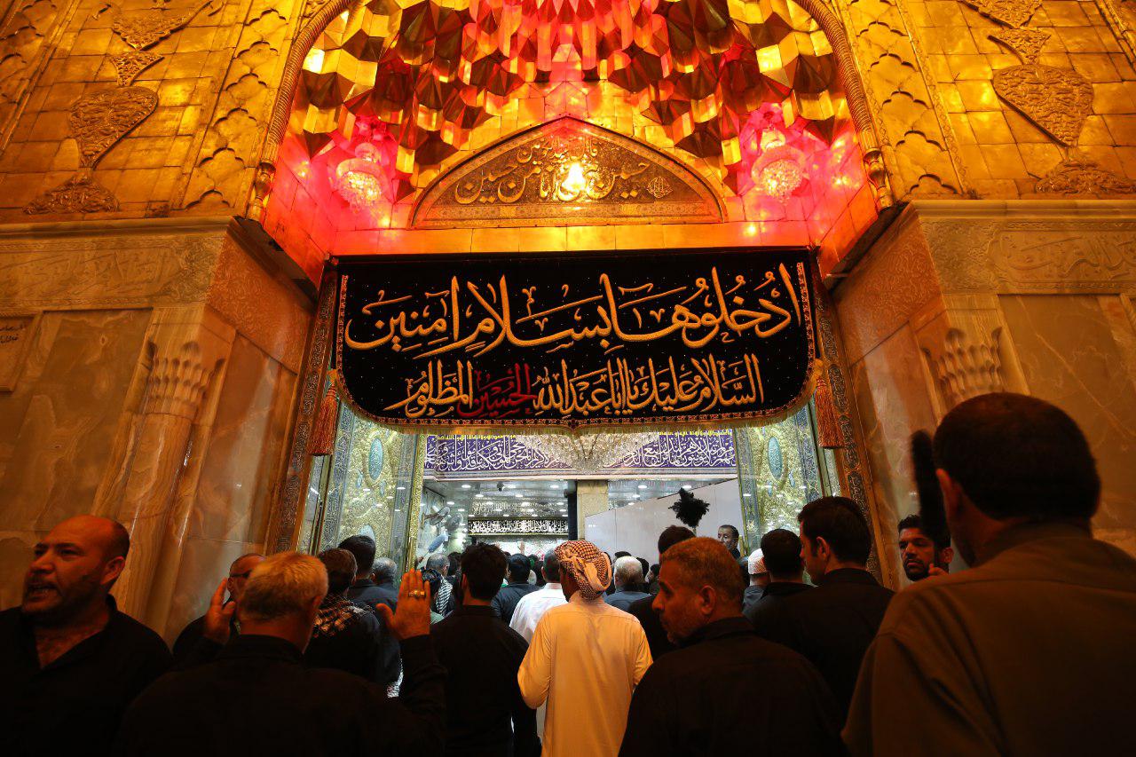 بالفيديو.. من الباب الى الضريح المقدس .. يوم الاربعين كما شاهده زوار الحسين (ع)