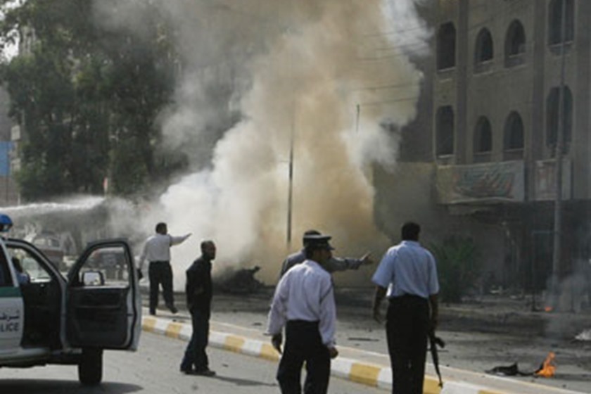 اصابة اربعة مدنيين بانفجار عبوة داخل سيارة باص شرقي بغداد