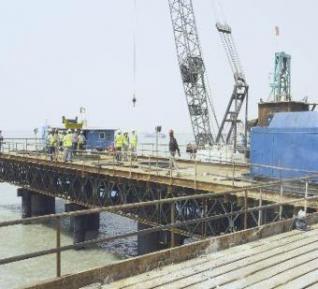 عاجل :اطلاق صواريخ عراقية على ميناء مبارك في جزيرة بوبيان