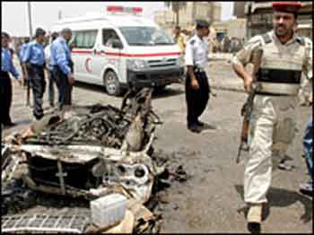 تزايد اعداد المشاركين في مجلس عزاء البصرة رغم الاستهداف الارهابي الذي تعرض له