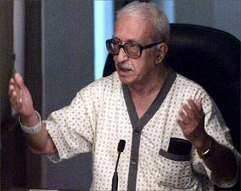 محامي طارق عزيز لن يحضر المحاكمة لوجود امر اعتقال بحقه