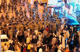 سعوديون يفضحون فساد العائلة المالكة .. وتوقعات بإشتعال الثورة قريباً في المملكة (مصور)