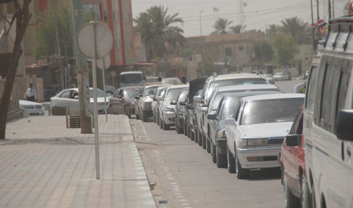 طوابير سيارات امام محطات الوقود في كربلاء (مصور)