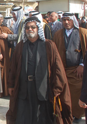 الحكومة المحلية في كربلاء تتراجع عن قرار اقالة شيخ عشيرة لإيقاف تظاهرات نظمها ابناء المنطقة