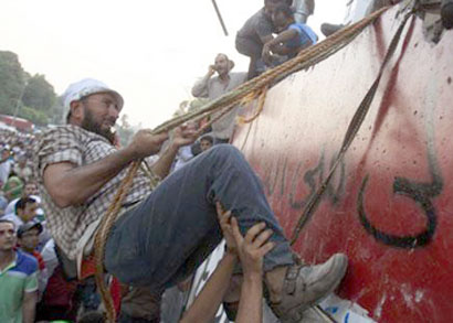 السفير الاسرائيلي يغادر مصر والداخلية المصرية في حالة استنفار قصوى